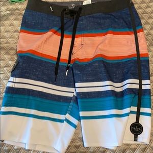 Men’s board shorts